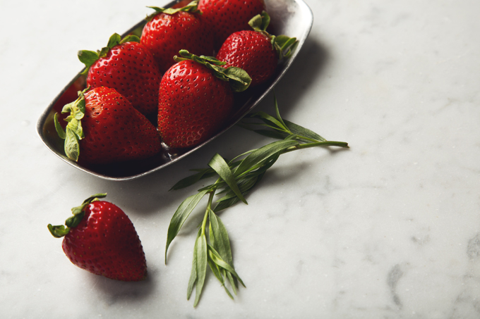 Strawberry Tarragon Shrub Sodas | picklesnhoney.com #recipe #soda #cocktail #drink