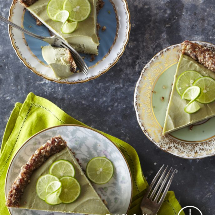 Rawmazing Key Lime Pie! Vegan, Soy-Free & Grain-Free, with just 10 Ingredients and 25 Minutes of Prep Work | picklesnhoney.com #recipe #dessert #pie #vegan #raw