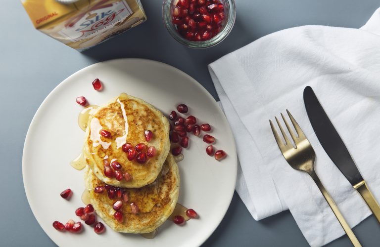 Easy Vegan Egg Nog Pancakes! 7 Ingredients | picklesnhoney.com #recipe #vegan #eggnog #holidays #pancakes #dairyfree #breakfast #brunch