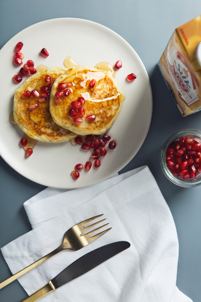 Easy Vegan Eggnog Pancakes! 7 Ingredients | picklesnhoney.com #recipe #vegan #eggnog #holidays #pancakes #dairyfree #breakfast #brunch #SilkHolidays