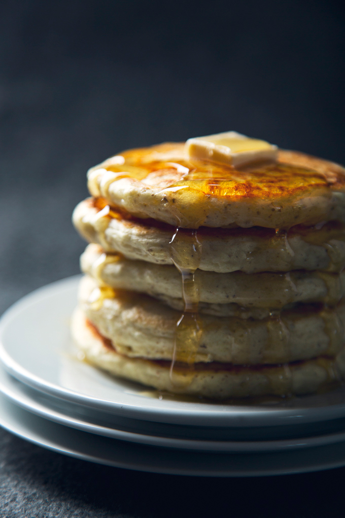 Easy Vegan Eggnog Pancakes! 7 Ingredients | picklesnhoney.com #recipe #vegan #eggnog #holidays #pancakes #dairyfree #breakfast #brunch #SilkHolidays