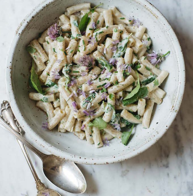 Vegan Alfredo with Watercress and Chives | picklesnhoney.com #vegan #pasta #alfredo