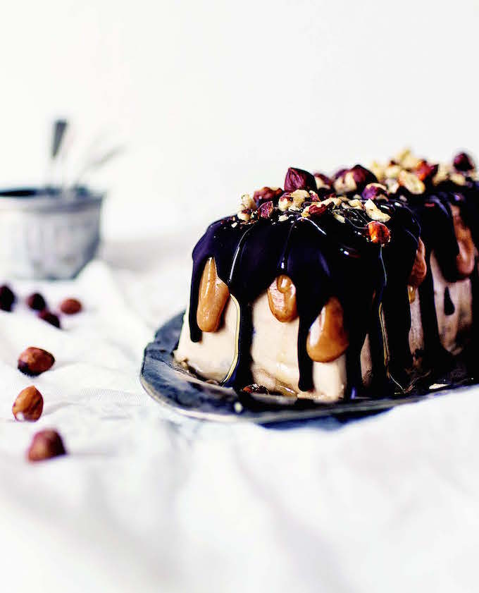 Vegan Snickers Ice Cream Cake | picklesnhoney.com #vegan #dessert #snickers #icecream