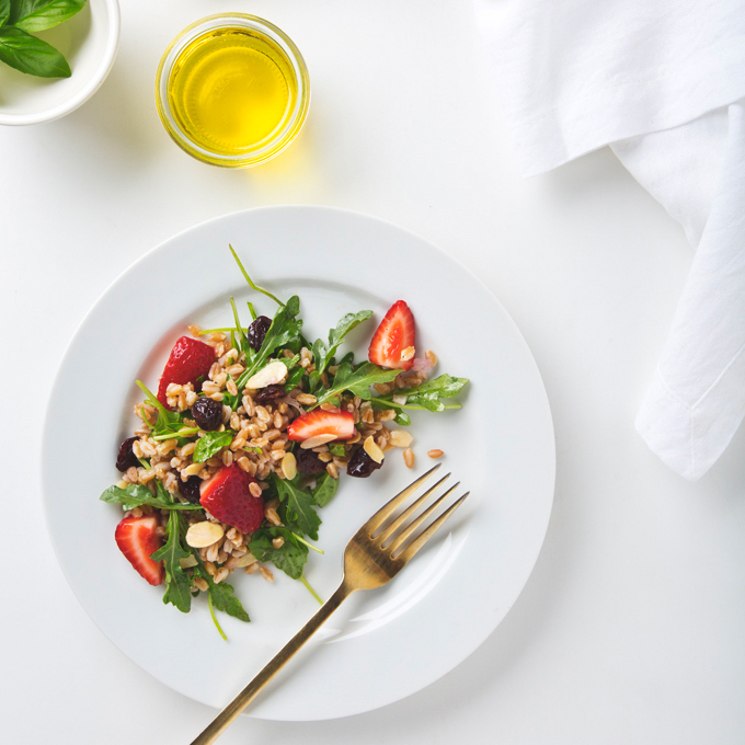 Arugula, Almond & Farro Salad | picklesnhoney.com #vegan #salad #farro #recipe