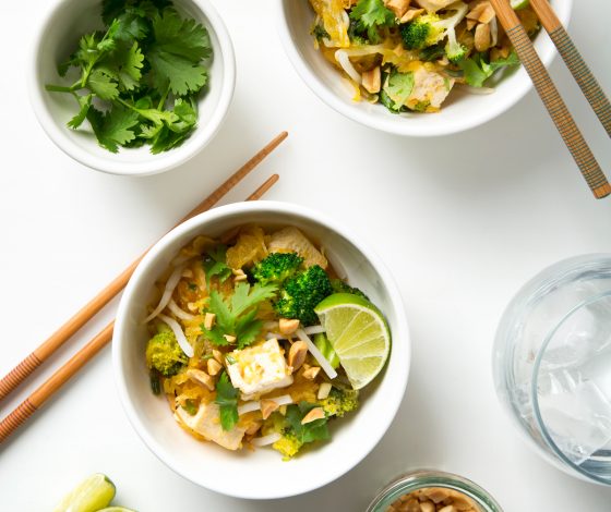 Healthy Vegan Spaghetti Squash Pad Thai with Tofu! (Gluten-Free too!) | picklesnhoney.com #vegan #glutenfree #padthai #thai #noodles #spaghettisquash #spaghetti #squash #recipe #main #lunch #dinner #healthy