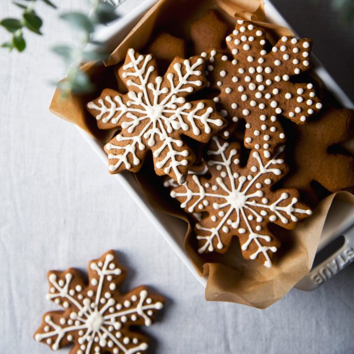 Vegan Gingerbread Cookies | picklesnhoney.com #vegan #cookies #gingerbread #recipe