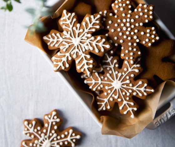 Vegan Gingerbread Cookies | picklesnhoney.com #vegan #cookies #gingerbread #recipe