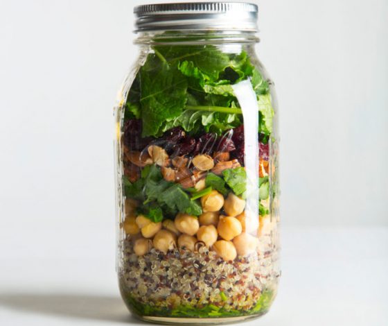 Quinoa & Kale Mason Jar Salad | picklesnhoney.com #quinoa #kale #salad #recipe