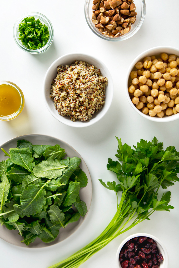 Quinoa & Kale Mason Jar Salad | picklesnhoney.com #quinoa #kale #salad #recipe
