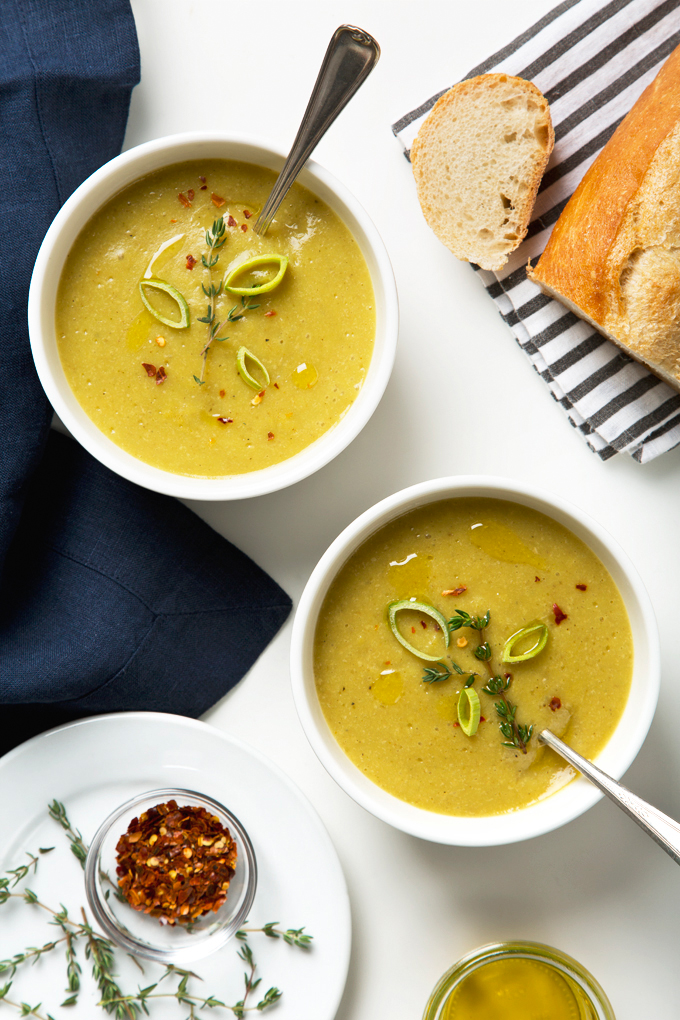 Creamy Vegan Potato Leek Soup | picklesnhoney.com #vegan #soup #recipe #potato #leek #glutenfree