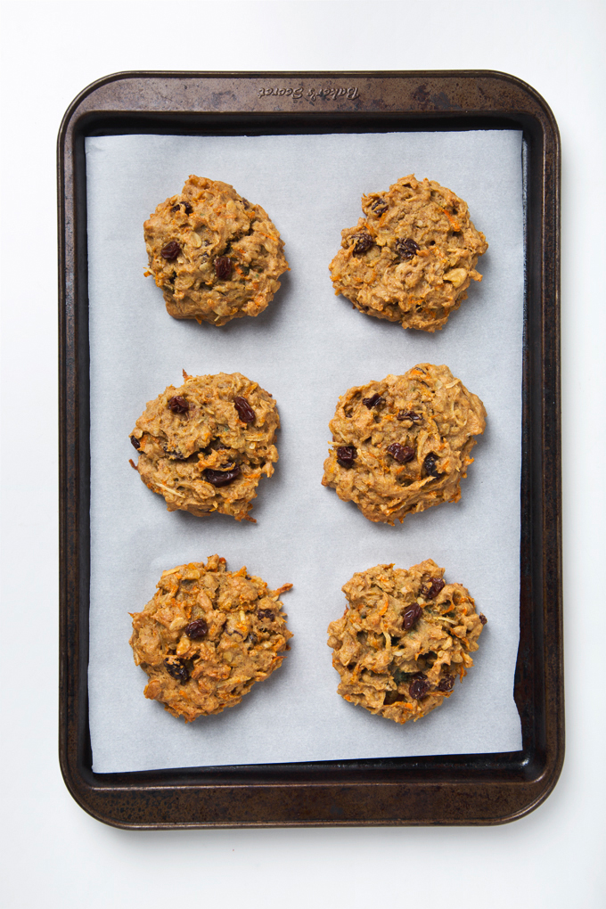 Carrot Cake Breakfast Cookies (Gluten-Free & Vegan) | picklesnhoney.com #breakfast #cookies #vegan #glutenfree