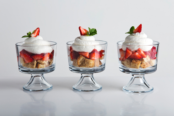 Mini Vegan Strawberry Shortcake Trifle | picklesnhoney.com #vegan #strawberry #shortcake #trifle #dessert #recipe
