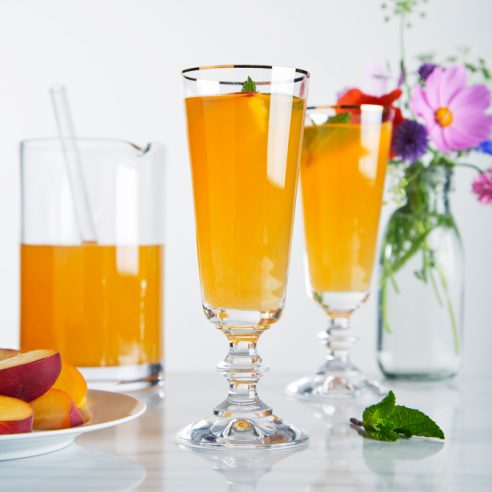 Sparkling Ginger Peach Cocktail | picklesnhoney.com #cocktail #peach #ginger #recipe #summer #drink