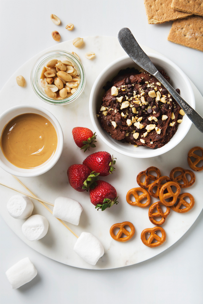 Peanut Butter Chocolate Hummus | picklesnhoney.com #peanutbutter #chocolate #hummus #recipe #dessert #snack