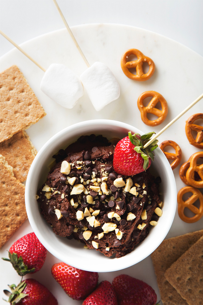 Peanut Butter Chocolate Hummus | picklesnhoney.com #peanutbutter #chocolate #hummus #recipe #dessert #snack