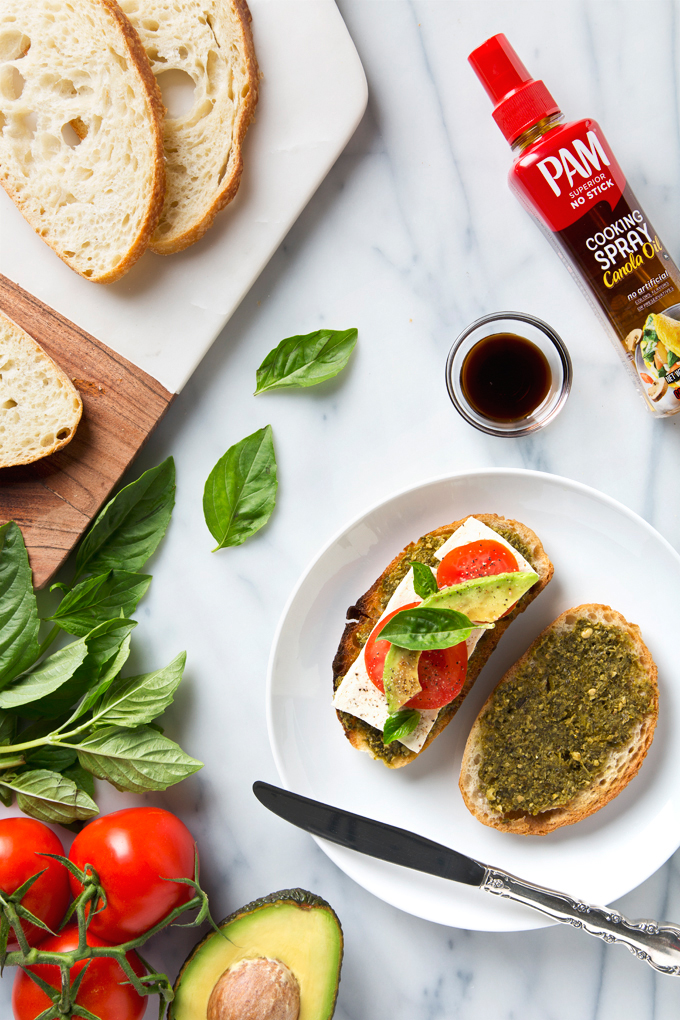 Vegan Caprese Grilled Cheese Sandwich | picklesnhoney.com #vegan #caprese #sandwich #grilled #recipe #lunch #dinner