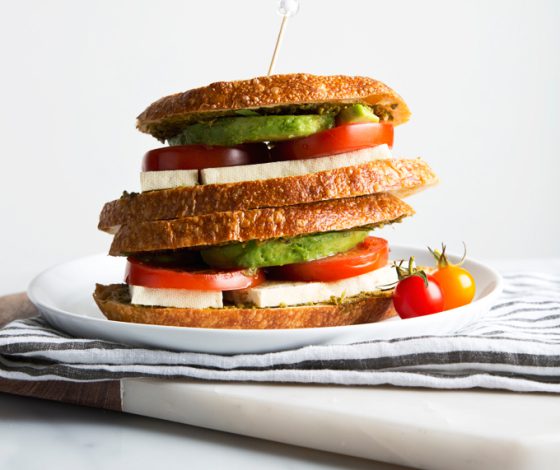 Vegan Caprese Grilled Cheese Sandwich | picklesnhoney.com #vegan #caprese #sandwich #grilled #recipe #lunch #dinner
