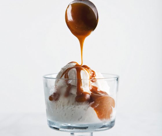 3 Ingredient Vegan Peanut Butter Caramel Sauce | Under 5 Minutes to Make! picklesnhoney.com #vegan #caramel #peanutbutter #recipe #dessert