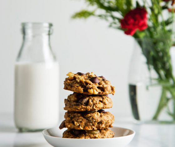 9 Ingredient Soft-Baked Banana Bread Cookies | picklesnhoney.com #vegan #banana #cookies #recipe #dessert