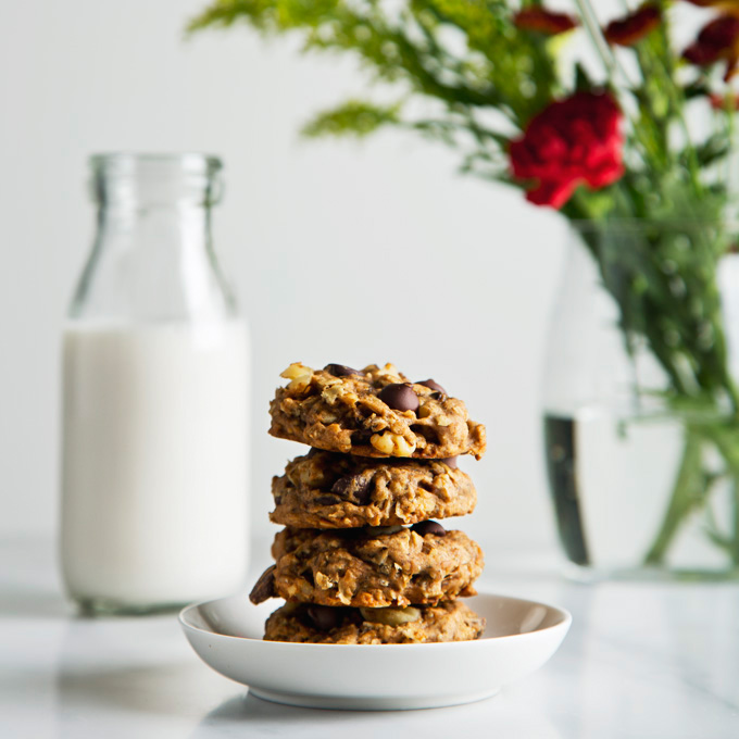 9 Ingredient Soft-Baked Banana Bread Cookies | picklesnhoney.com #vegan #banana #cookies #recipe #dessert