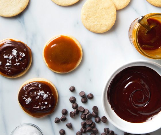 Vegan Twix Cookies | picklesnhoney.com #vegan #twix #cookies #dessert #recipe #chocolate #caramel