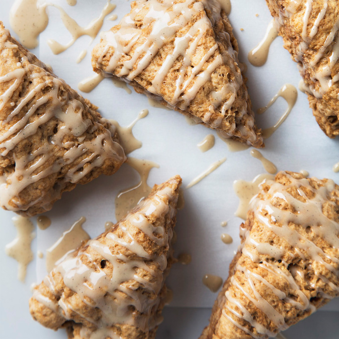 10 Ingredient Vanilla Spice Scones | picklesnhoney.com #vegan #vanilla #scones #fall #recipe