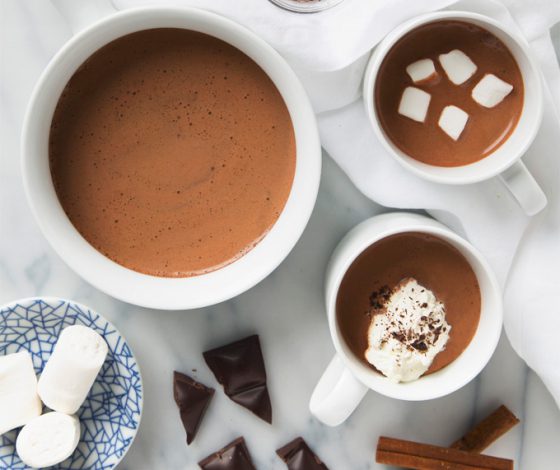 5 Minute Cinnamon Cacao Hot Chocolate | picklesnhoney.com #vegan #hotchocolate #chocolate #drink #recipe