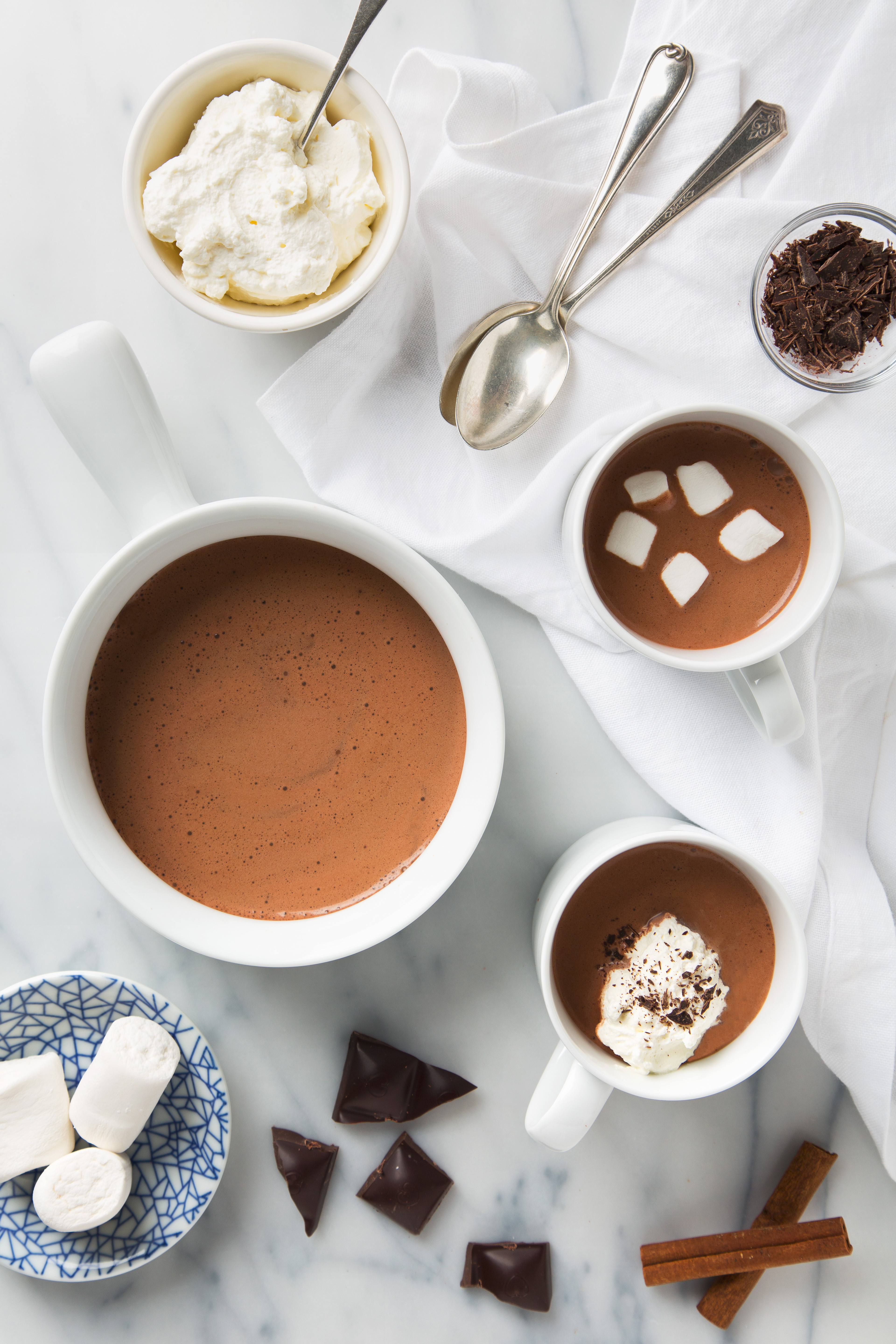 5 Minute Cinnamon Cacao Vegan Hot Chocolate | picklesnhoney.com #vegan #hotchocolate #chocolate #drink #recipe