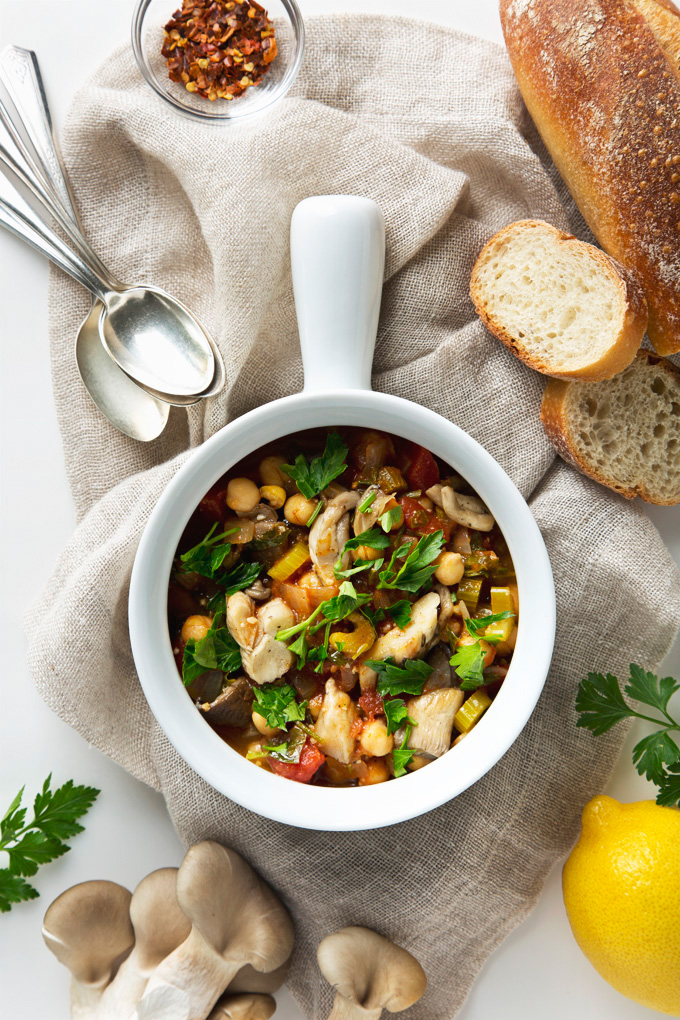 25 Minute Vegan Cioppino with Oyster Mushrooms | picklesnhoney.com #stew #cioppino #mushrooms #recipe #soup