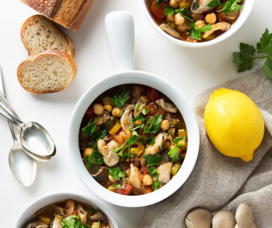 25 Minute Vegan Cioppino with Oyster Mushrooms | picklesnhoney.com #stew #cioppino #mushrooms #recipe #soup