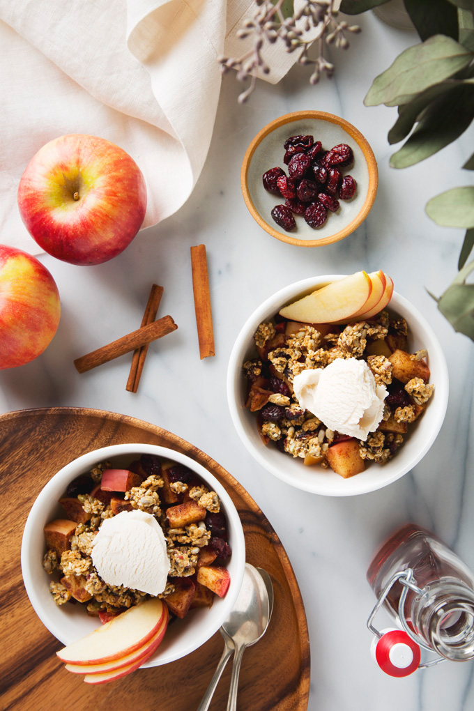 10 Minute Stovetop Apple Crisp (Vegan, Gluten-Free, Refined Sugar-Free) | www.picklesnhoney.com #vegan #applecrisp #apple #dessert #snack #recipe #glutenfree