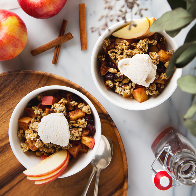 10 Minute Stovetop Apple Crisp (Vegan, Gluten-Free, Refined Sugar-Free) | www.picklesnhoney.com #vegan #applecrisp #apple #dessert #snack #recipe #glutenfree