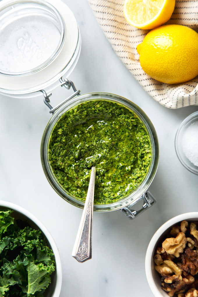 Lemony Walnut & Kale Pesto | picklesnhoney.com #vegan #pesto #recipe #kale #walnut