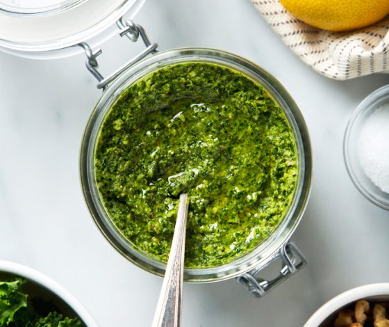 Lemony Walnut & Kale Pesto | picklesnhoney.com #vegan #pesto #recipe #kale #walnut