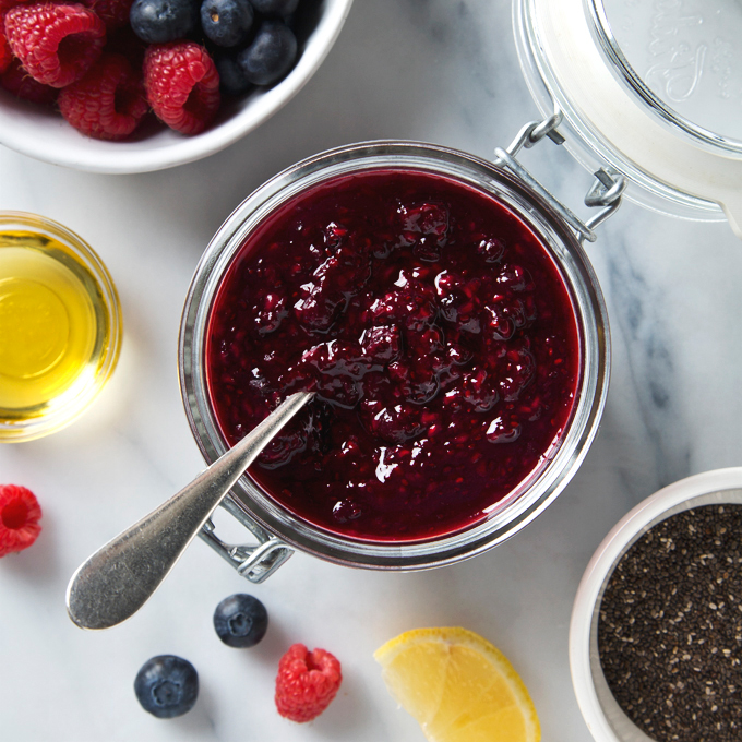 5 Ingredient Chia Seed Jam (a 10 minute recipe!) | picklesnhoney.com #chia #jam #recipe #diy