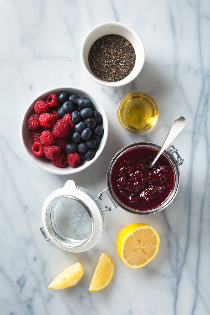 5 Ingredient Chia Seed Jam (a 10 minute recipe!) | picklesnhoney.com #chia #jam #recipe #diy