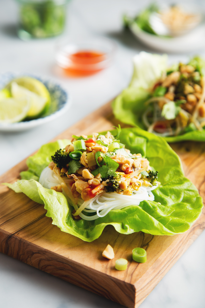 Vegetable Pad Thai Lettuce Wraps with Tempeh | picklesnhoney.com #vegan #padthai #lettuce #wrap #lunch #dinner #recipe