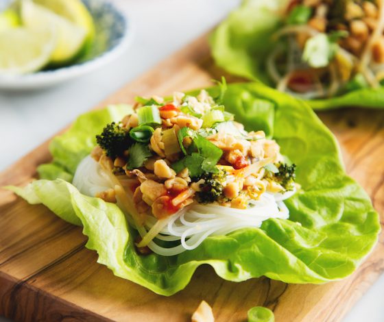 Vegetable Pad Thai Lettuce Wraps with Tempeh | picklesnhoney.com #vegan #padthai #lettuce #wrap #lunch #dinner #recipe