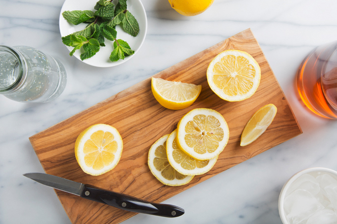 Refreshing Mint Green Tea Sodas | picklesnhoney.com #drink #beverage #mint #greantea #soda #recipe #sugarfree