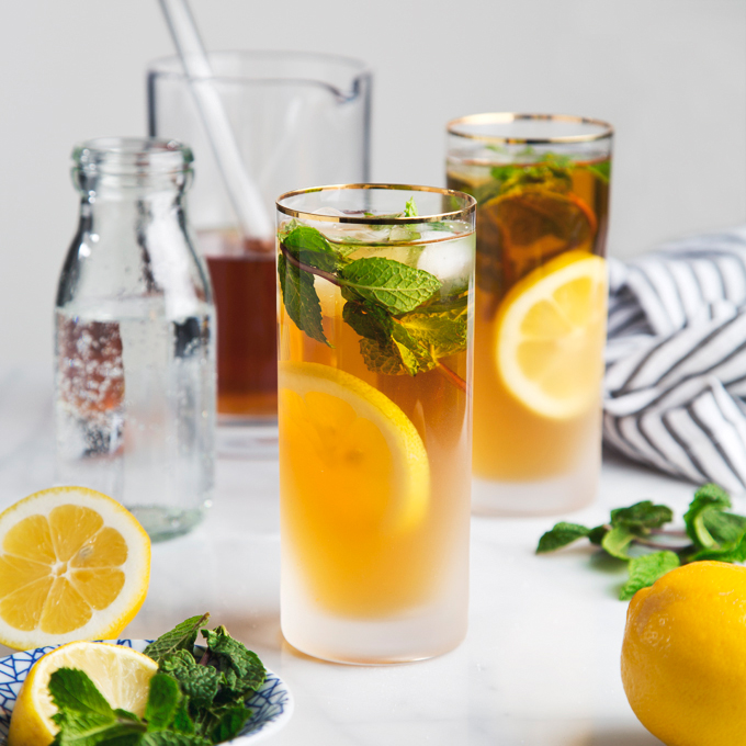 Refreshing Mint Green Tea Sodas | picklesnhoney.com #drink #beverage #mint #greantea #soda #recipe #sugarfree