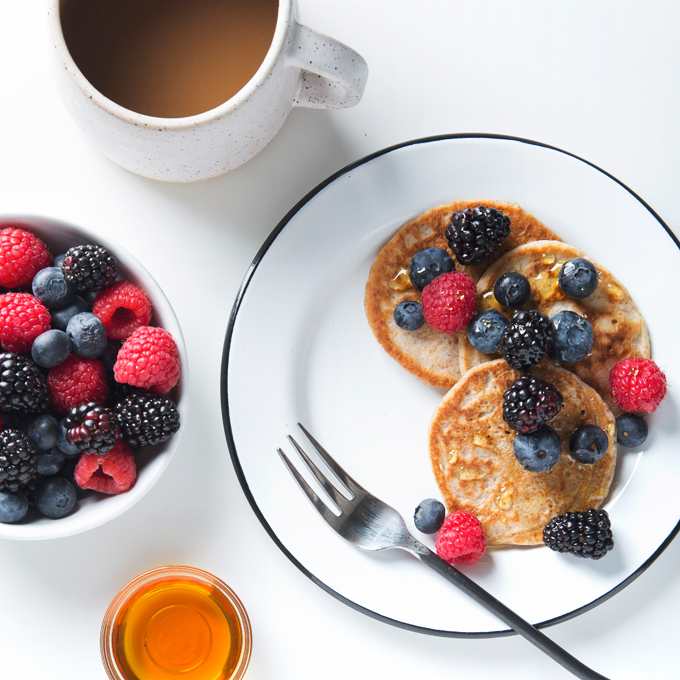 Fluffy Vegan Buttermilk Pancakes | picklesnhoney.com #vegan #buttermilk #pancakes #recipe #breakfast #brunch