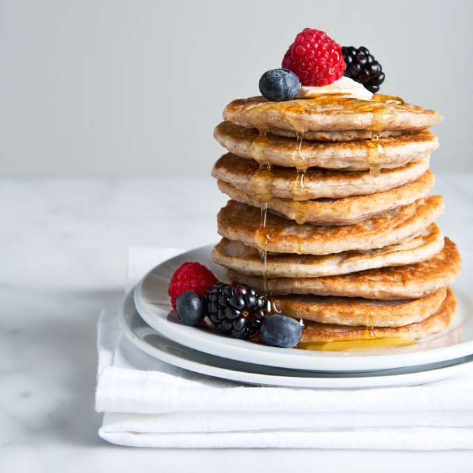 Fluffy Vegan Buttermilk Pancakes | picklesnhoney.com #vegan #buttermilk #pancakes #recipe #breakfast #brunch