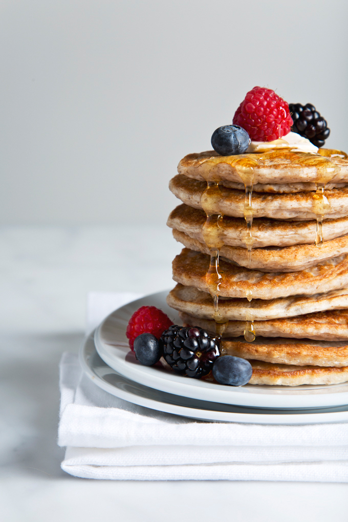 Fluffy Vegan Buttermilk Pancakes | picklesnhoney.com #vegan #buttermilk #pancakes #recipe #breakfast #brunch
