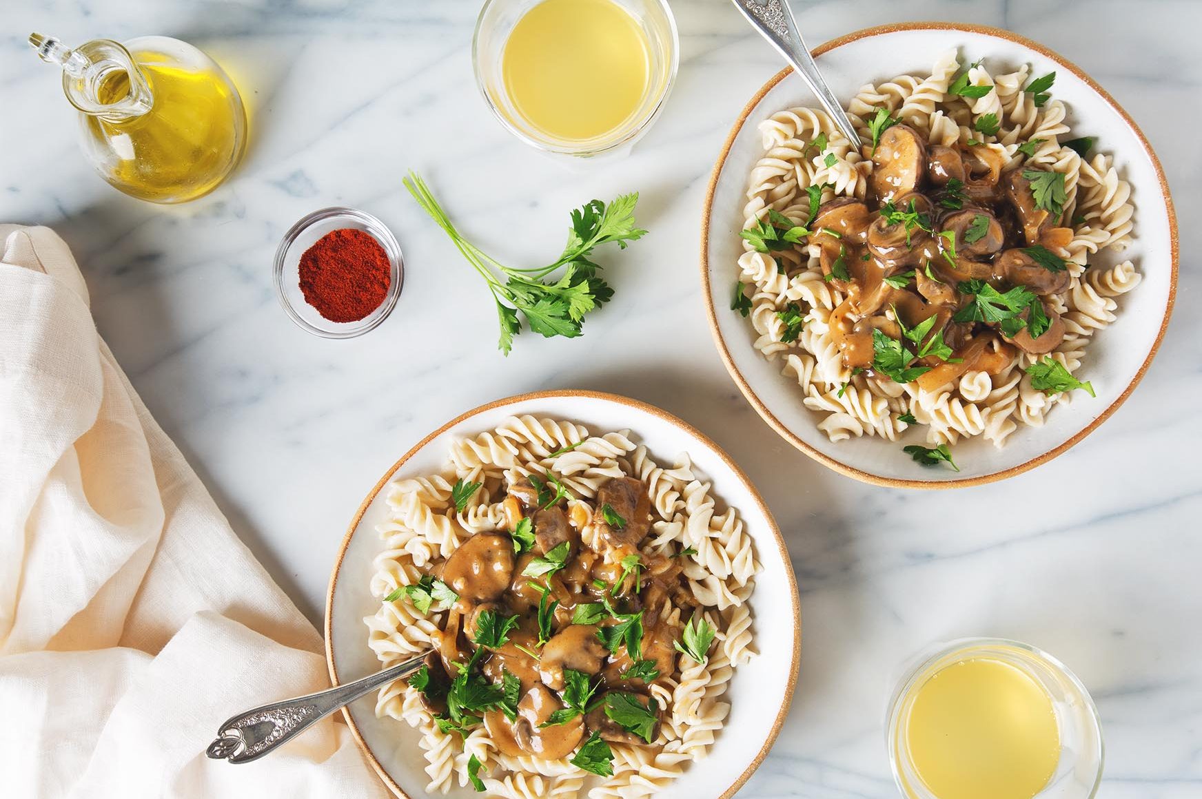 25 Minute Weeknight Mushroom Stroganoff | picklesnhoney.com #vegan #mushroom #stroganoff #dinner #recipe