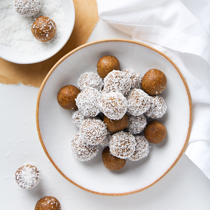 Carrot Cake Fat Balls | picklesnhoney.com #vegan #glutenfree #snack #recipe #carrotcake #fatballs