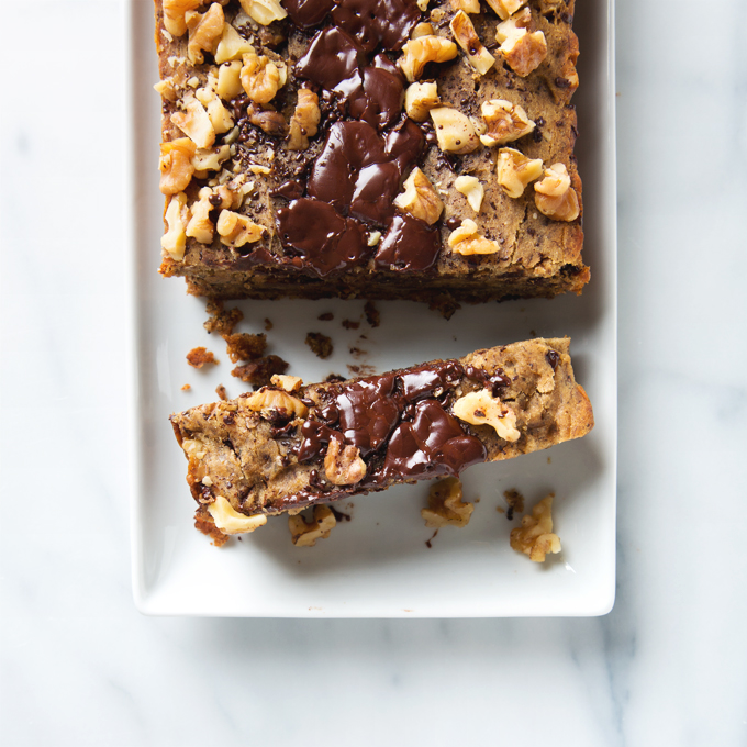 Dark Chocolate Chunk Banana Bread (Vegan & Gluten-Free) | picklesnhoney.com #banana #bread #chocolate #vegan #glutenfree #recipe #breakfast #brunch #snack #bananabread