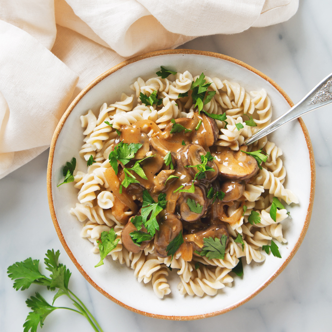 25 Minute Weeknight Mushroom Stroganoff | picklesnhoney.com #vegan #mushroom #stroganoff #dinner #recipe