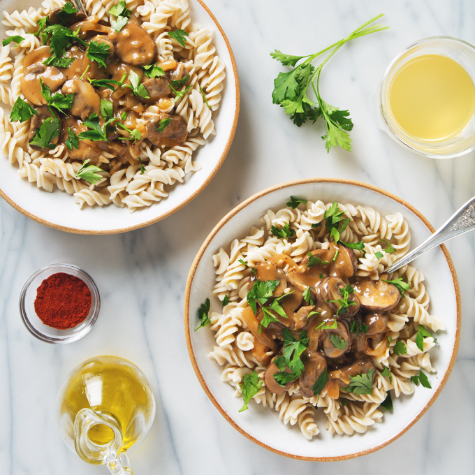 25 Minute Weeknight Mushroom Stroganoff | picklesnhoney.com #vegan #mushroom #stroganoff #dinner #recipe