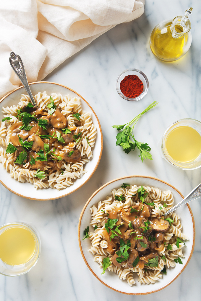 25 Minute Weeknight Mushroom Stroganoff | picklesnhoney.com #vegan #mushroom #stroganoff #dinner #recipe