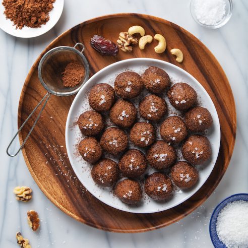 15-Minute Salted Dark Chocolate Fat Balls | picklesnhoney.com #vegan #glutenfree #snack #dessert #chocolate #fatballs #recipe